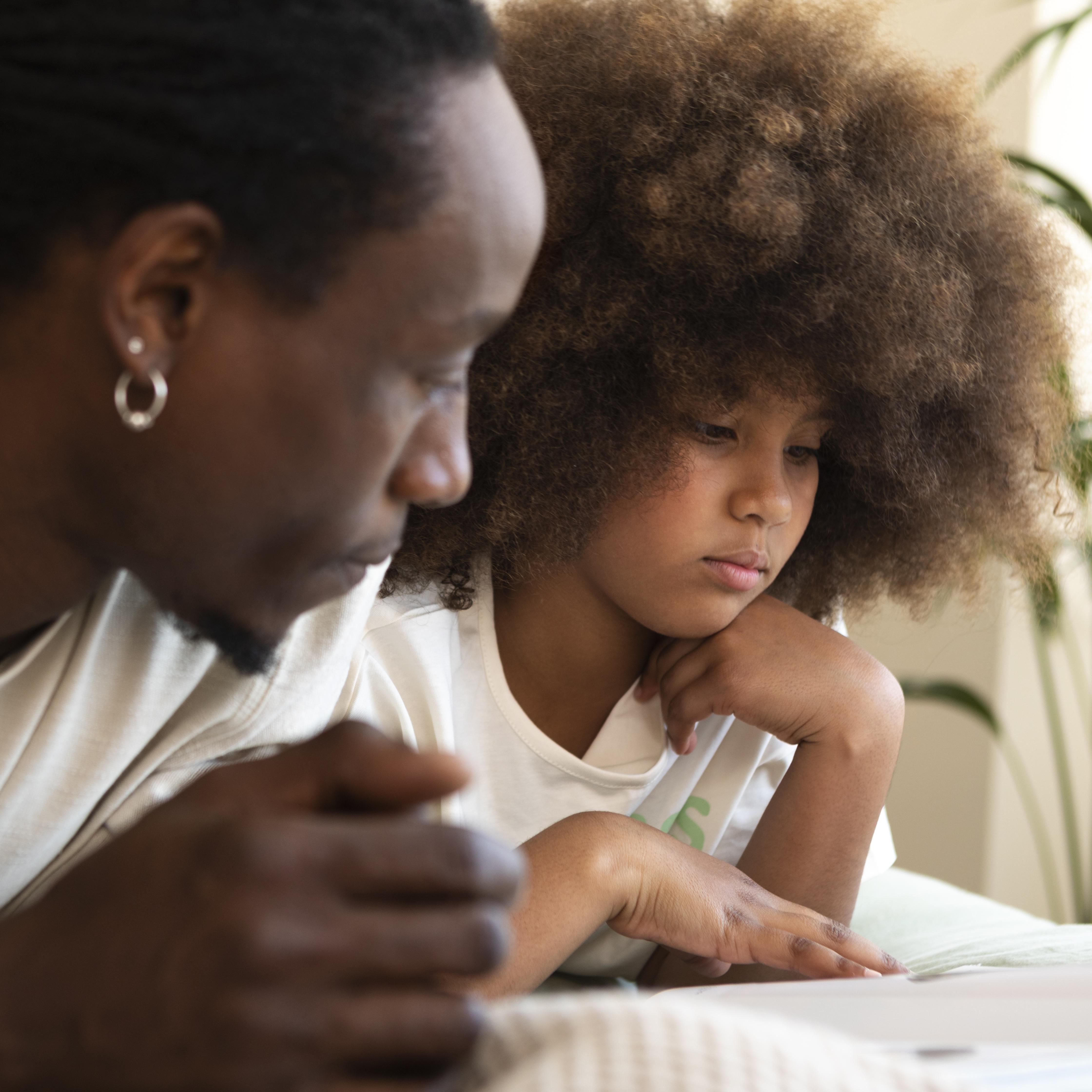 daughter-father-reading-book-together